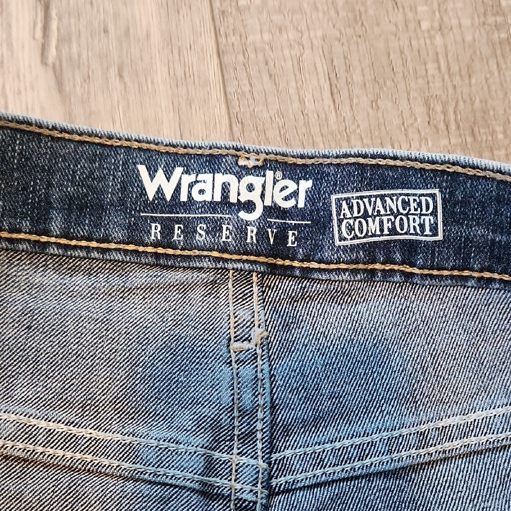 Wrangler Jeans - Picture 2 of 8